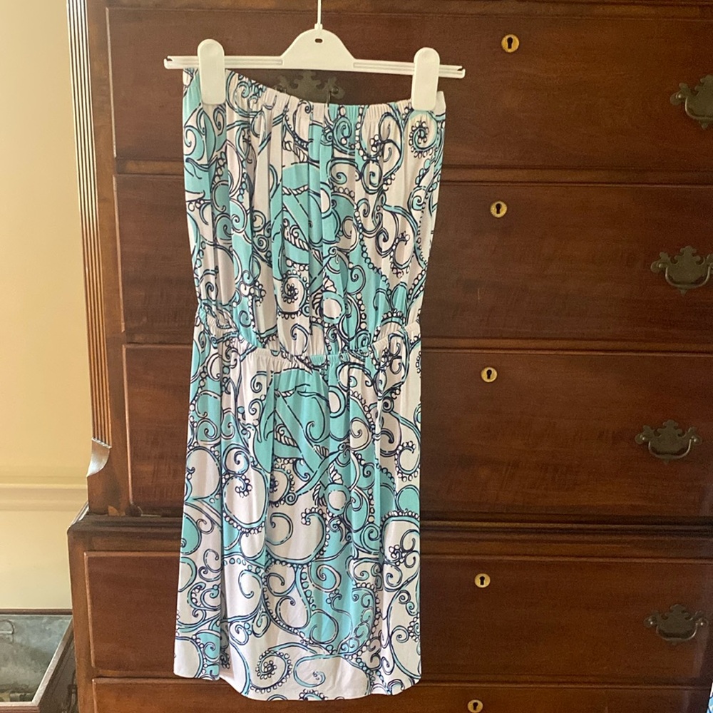 Great little Lilly dress! Super soft knit.  Size small. Summer fun!!!